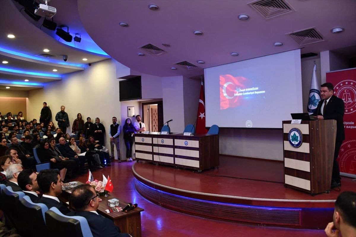 Eskişehir'de üniversite öğrencilerine "IBAN kiralama dolandırıcılığı" anlatıldı