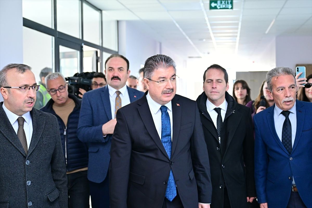 Eskişehir Valisi Yılmaz, yapımı süren özel eğitim anaokulu inşaatını inceledi