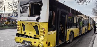 Fatih'te 3 İETT otobüsü durağa yanaşırken kaza yaptı