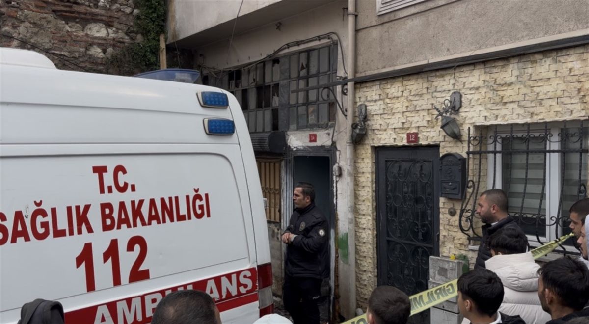 Fatih'te apartmanda çıkan yangında 1 kişi öldü, 6 kişi yaralandı