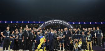 Fenerbahçe Beko kupasını aldı
