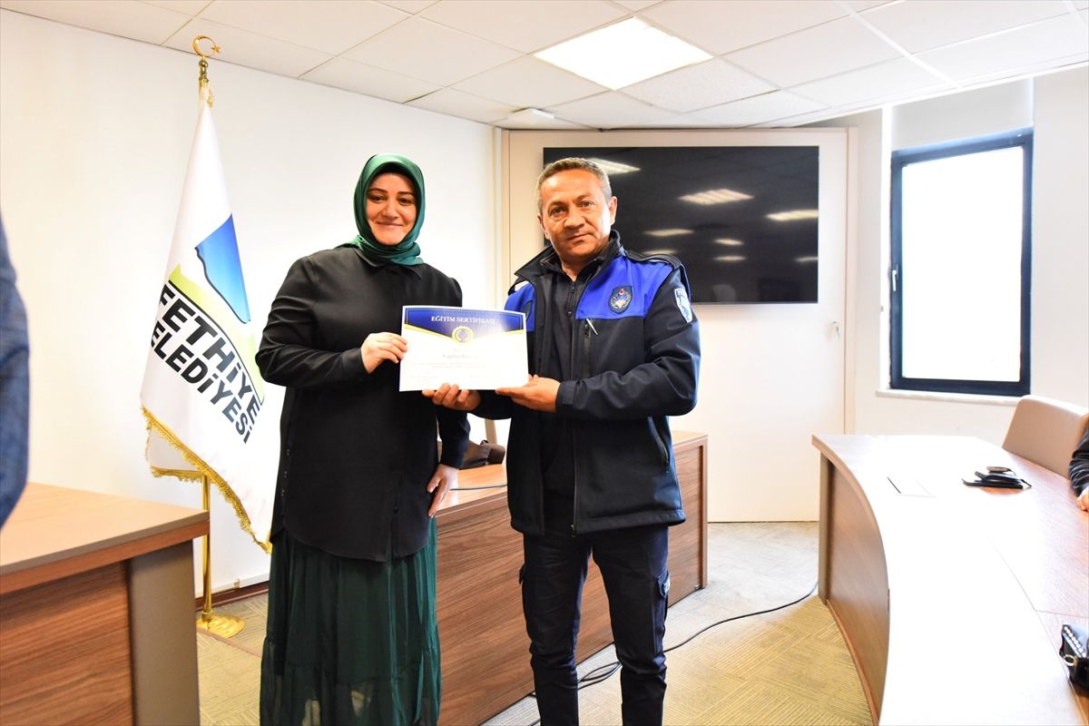 Fethiye'de "İşaret Dili" kursunu tamamlayanlara sertifikaları verildi