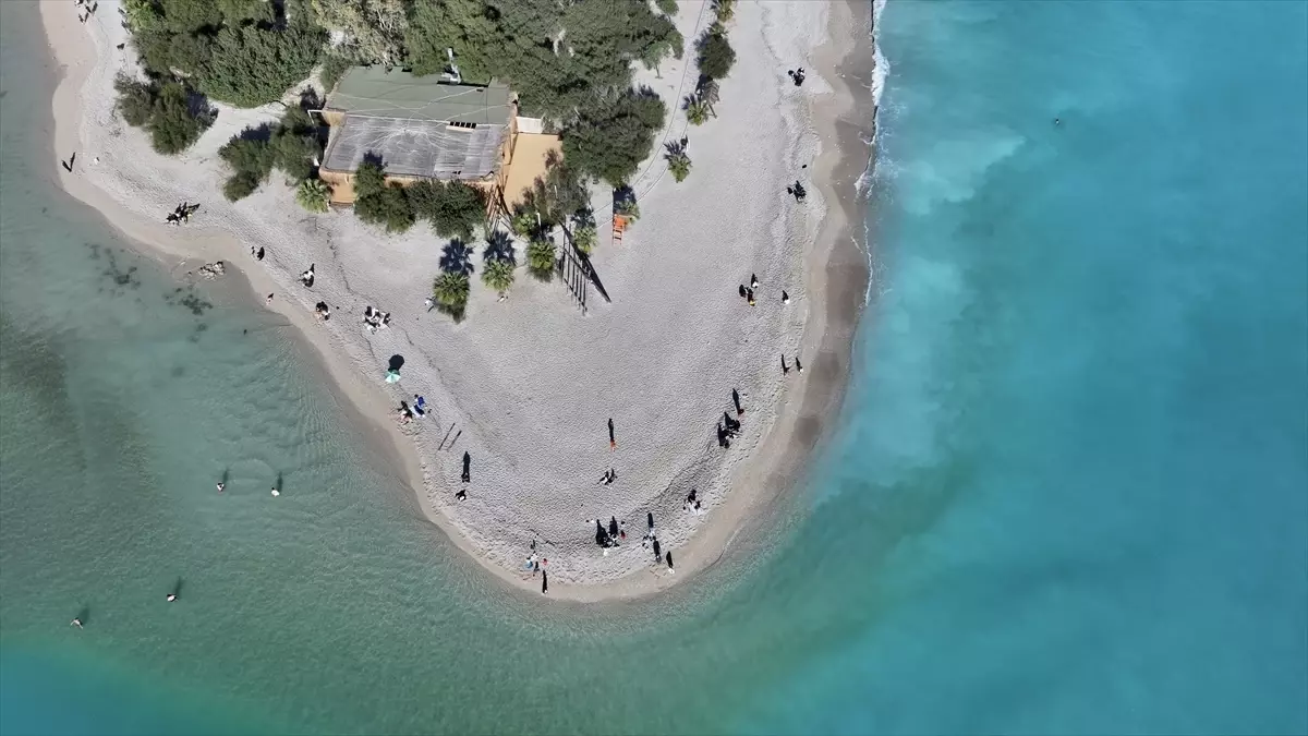Fethiye'de Ölüdeniz'in rengi turkuaza döndü
