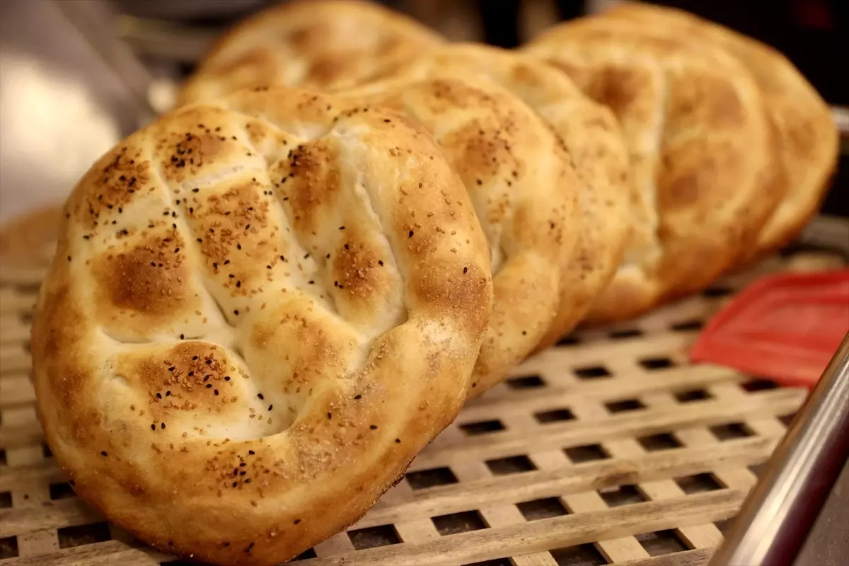 Fırınlarda pide mesaisi başladı