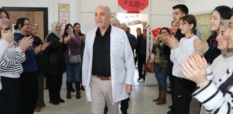 Fizik öğretmeni 37 yıl önce mesleğe başladığı okuldan sürpriz veda töreniyle emekli oldu