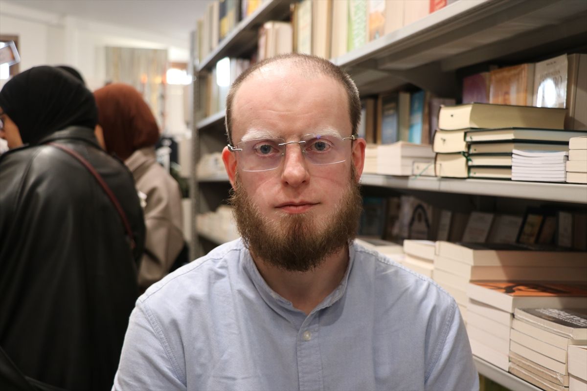 Fransa'da sonradan Müslüman olan Sibille, İslam'la birlikte "yeniden doğduğunu" belirtti Açıklaması