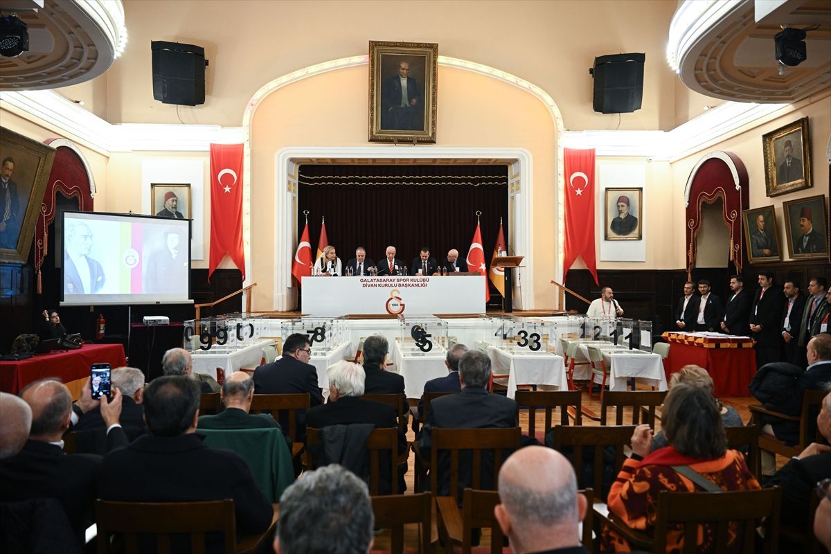 Galatasaray Başkanı Dursun Özbek, divan kurulunun başkanlık seçimiyle ilgili konuştu Açıklaması