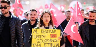 GAÜN Öğrencilerinden Bayrak Yürüyüşü