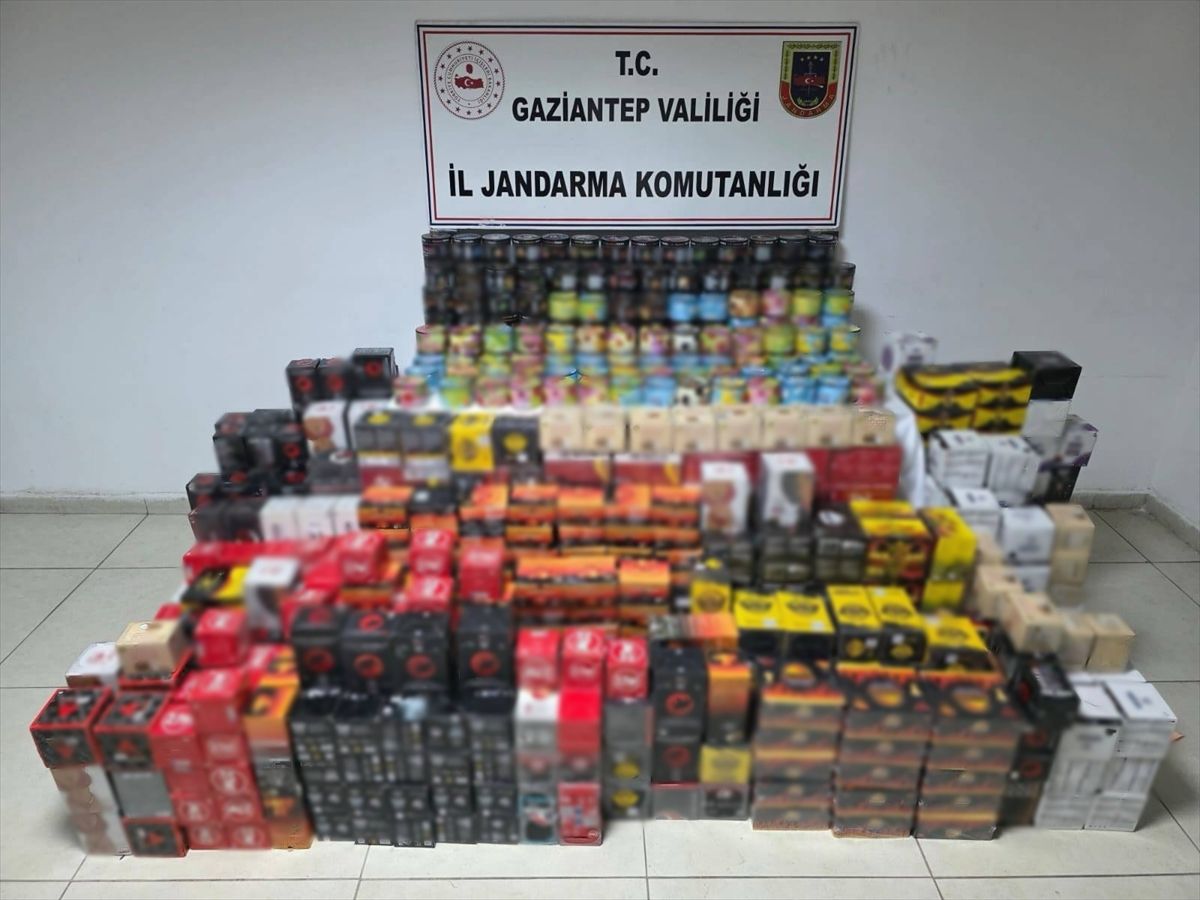Gaziantep'te Gümrük Kaçağı Nargile Kömürü ve Tütünü Ele Geçirildi