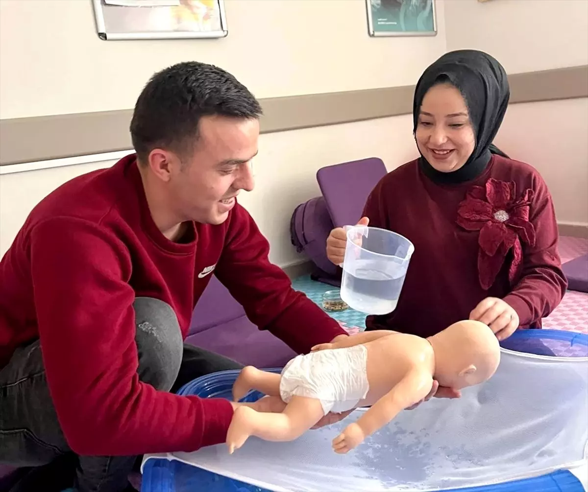 Gelibolu'da baba adaylarına yönelik ebeveynlik kursu düzenlendi