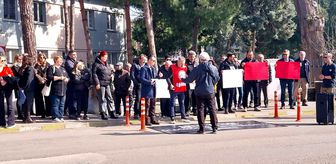 Gelibolu'da, İstanbul'da bir öğretmenin öldürülmesi protesto edildi