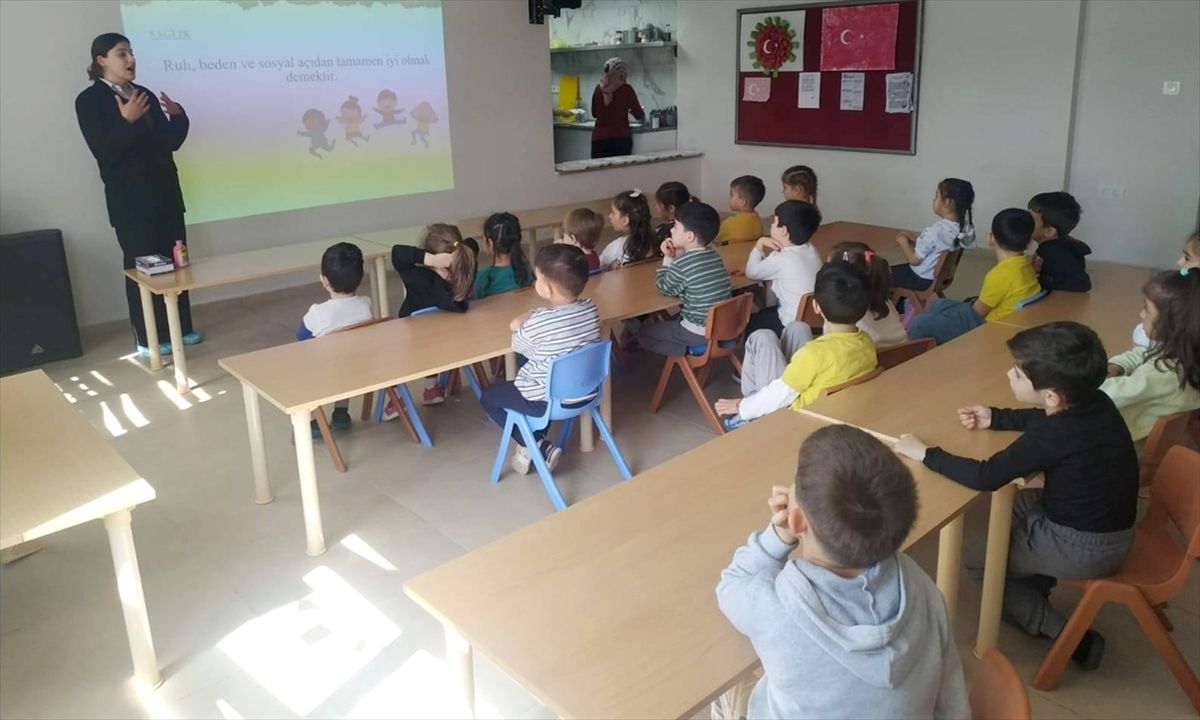 Gelibolu'da velilere ve öğrencilere yönelik eğitim programı düzenlendi