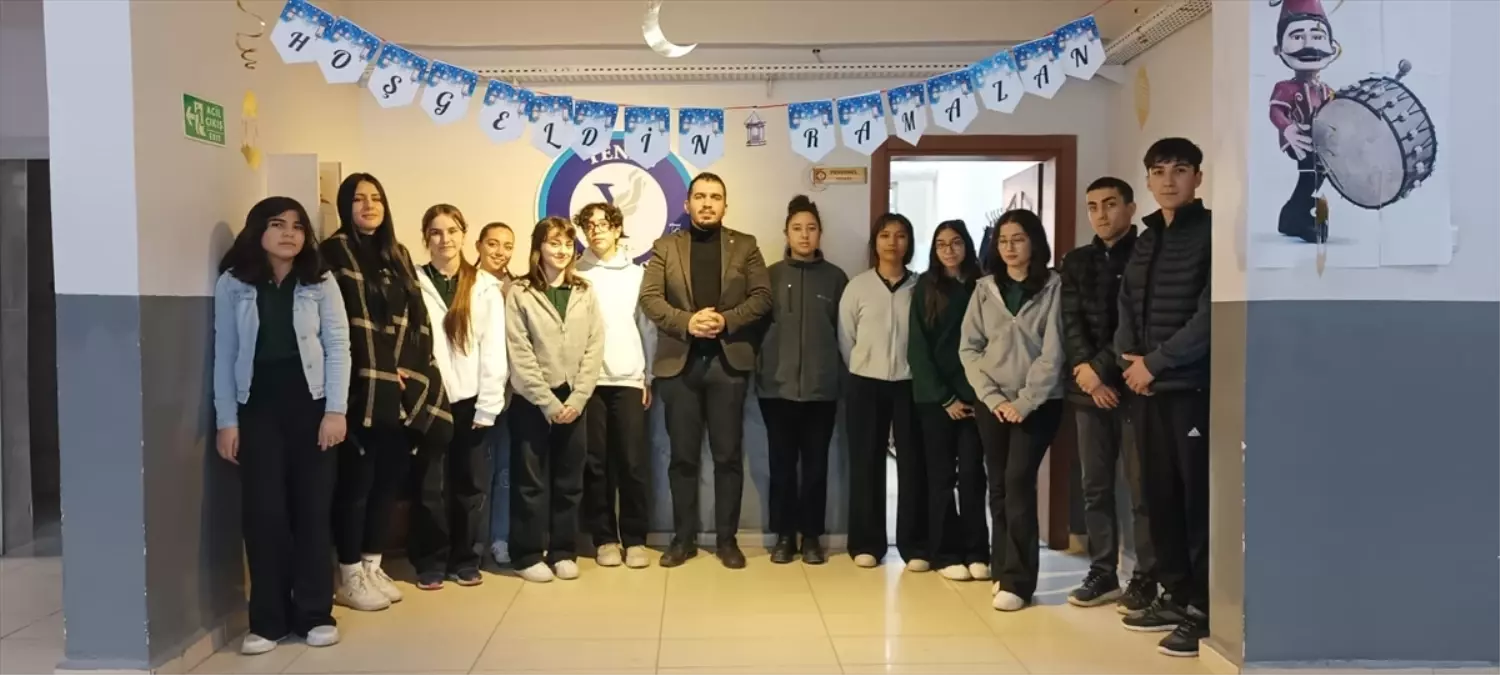 Gemerek'te öğrencilerden ihtiyaç sahibi ailelere gıda yardımı