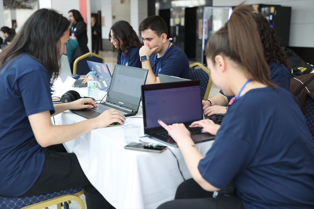 Gençleri uzayla buluşturan 'Astro Hackathon' etkinliği Nevşehir'de başladı