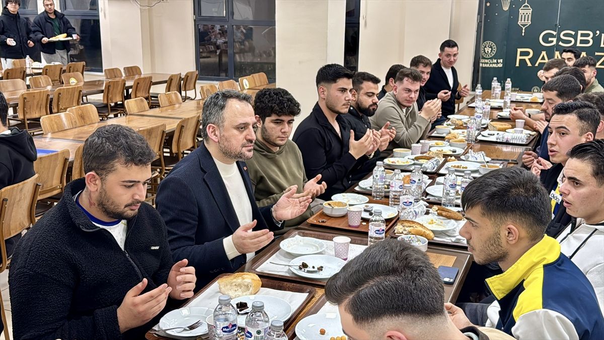 Bakan Yardımcısı Eminoğlu Kırşehir'de Gençlerle Sahurda Bir Araya Geldi