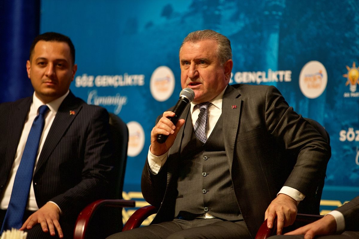 Gençlik ve Spor Bakanı Bak, Osmaniye'de gençlerle bir araya geldi Açıklaması