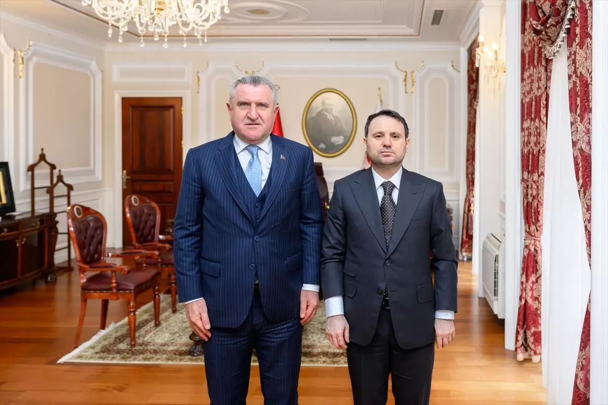 Gençlik ve Spor Bakanı Bak'tan Adalet Bakanı Gürlek'e "hayırlı olsun" ziyareti