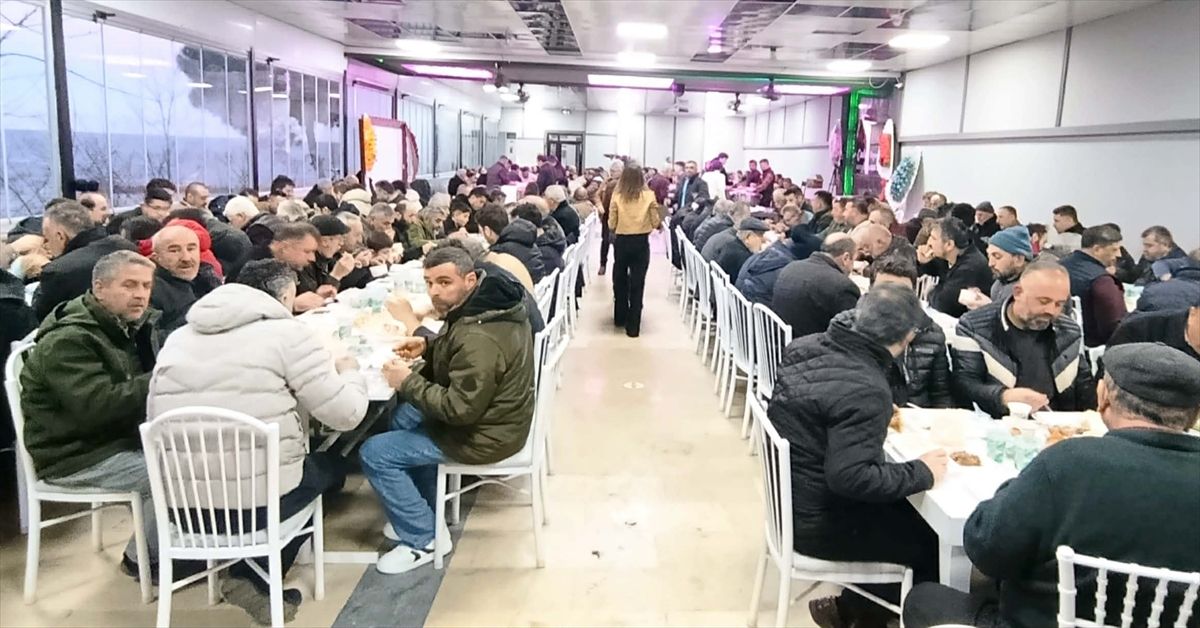 Gerze'de esnaf iftar programında buluştu