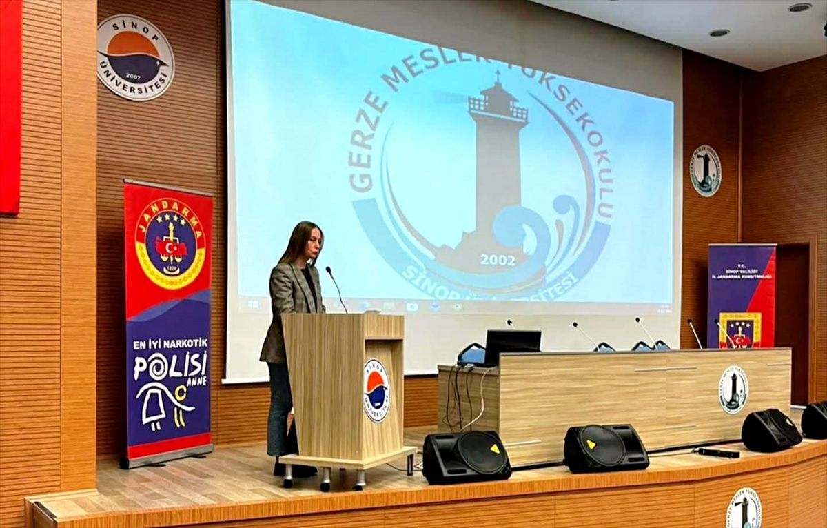 Gerze'de üniversite öğrencilerine yönelik bağımlılık paneli düzenlendi