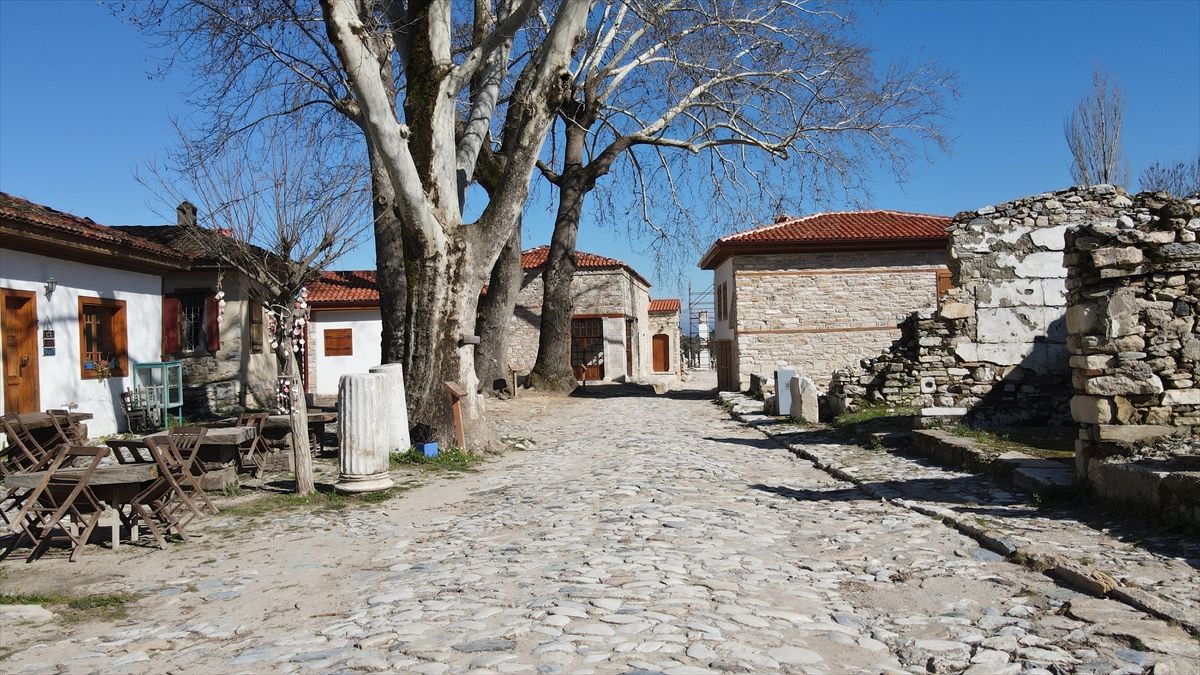 'Gladyatörler kenti'nin restore edilen dükkanlarında unutulmaya yüz tutmuş meslekler yaşatılacak