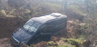 Gömeç'te dere yatağında mahsur kalan aracı DSİ ekipleri kurtardı