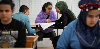 Görme engelli lise öğrencileri, akranlarının sesiyle sınavlara hazırlanıyor