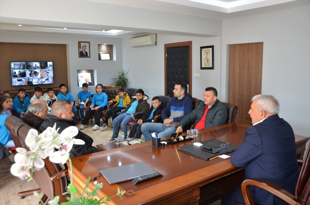 Göynücek'te minik öğrencilerden Başkan Şahin'e ziyaret