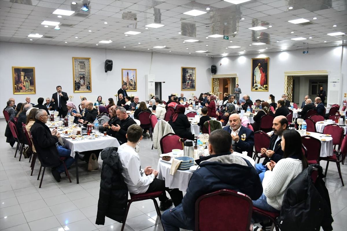 Gümüşhacıköy'de gazi ve şehit aileleri onuruna iftar programı düzenlendi