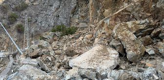 Gümüşhane-Giresun kara yolu heyelan nedeniyle ulaşıma kapandı