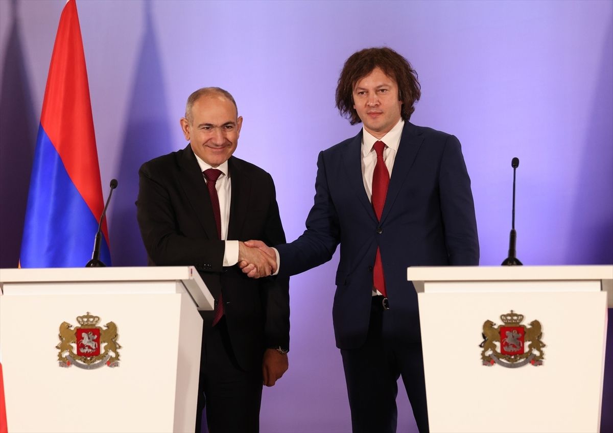 Gürcistan Başbakanı Kobakhidze ile Ermenistan Başbakanı Paşinyan ortak basın toplantısı düzenledi