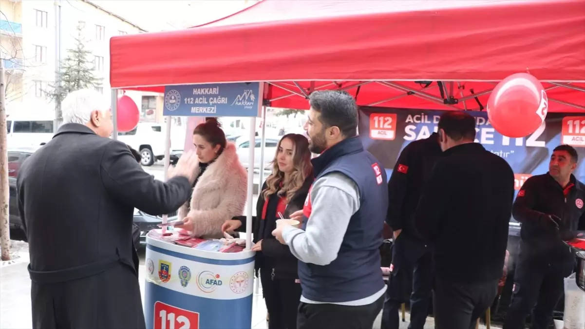 Hakkari'de 112 Günü dolayısıyla bilgilendirme standı açıldı
