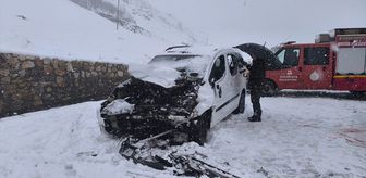 Hakkari'de hafif ticari araçla kamyonetin çarpıştığı kazada 1 kişi öldü, 7 kişi yaralandı