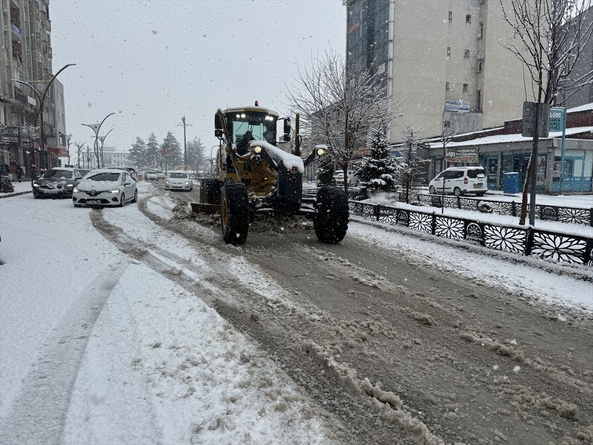 Hakkari'de kar etkili oldu
