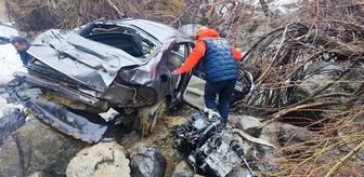 Hakkari'de şarampole devrilen otomobilin sürücüsü öldü
