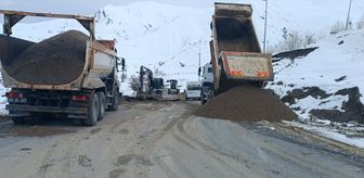 Hakkari'de yağıştan zarar gören yol onarıldı