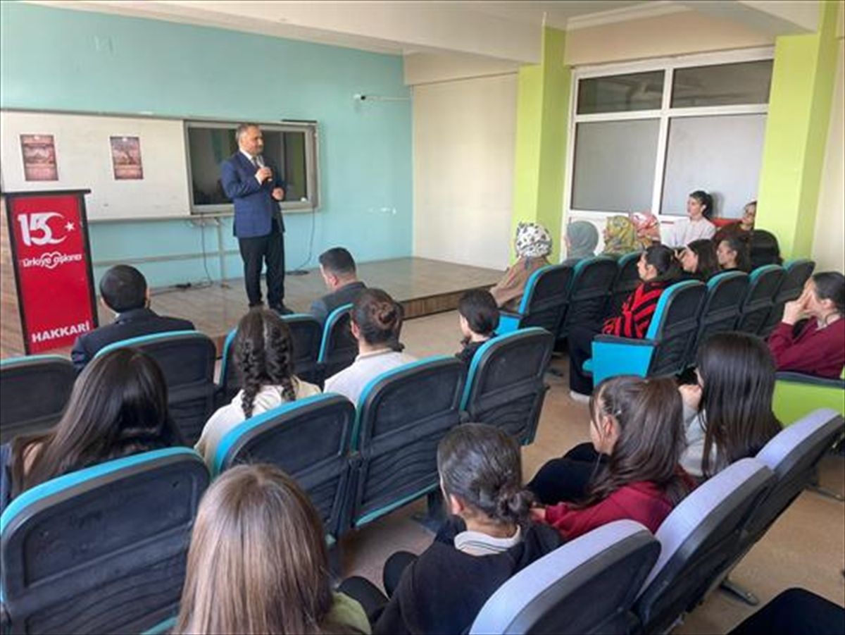 Hakkari Müftüsü Okuş, öğrencilerle buluştu