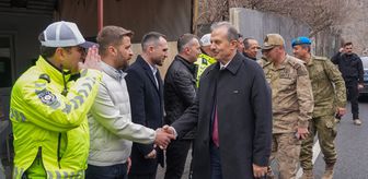 Hakkari Valisi Taşyapan, emniyet ve jandarma personeliyle bayramlaştı