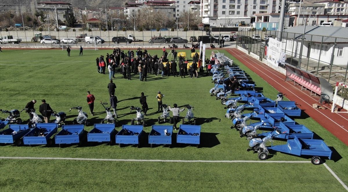 Hani'de üreticilere ekipman dağıtımı yapıldı