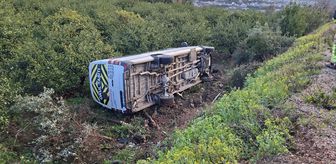 Hatay'da ağaçlık alana devrilen öğrenci servisindeki 9 kişi yaralandı