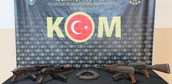 Hatay'da bir araçta çuval içerisinde 4 kalaşnikof tüfek ele geçirildi