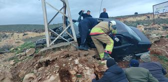 Hatay'da elektrik direğine çarpan otomobilin sürücüsü hayatını kaybetti