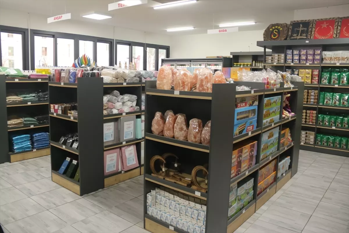 Hatay'da hükümlülerin ürettiği ürünler açılan mağazada satışa sunuldu