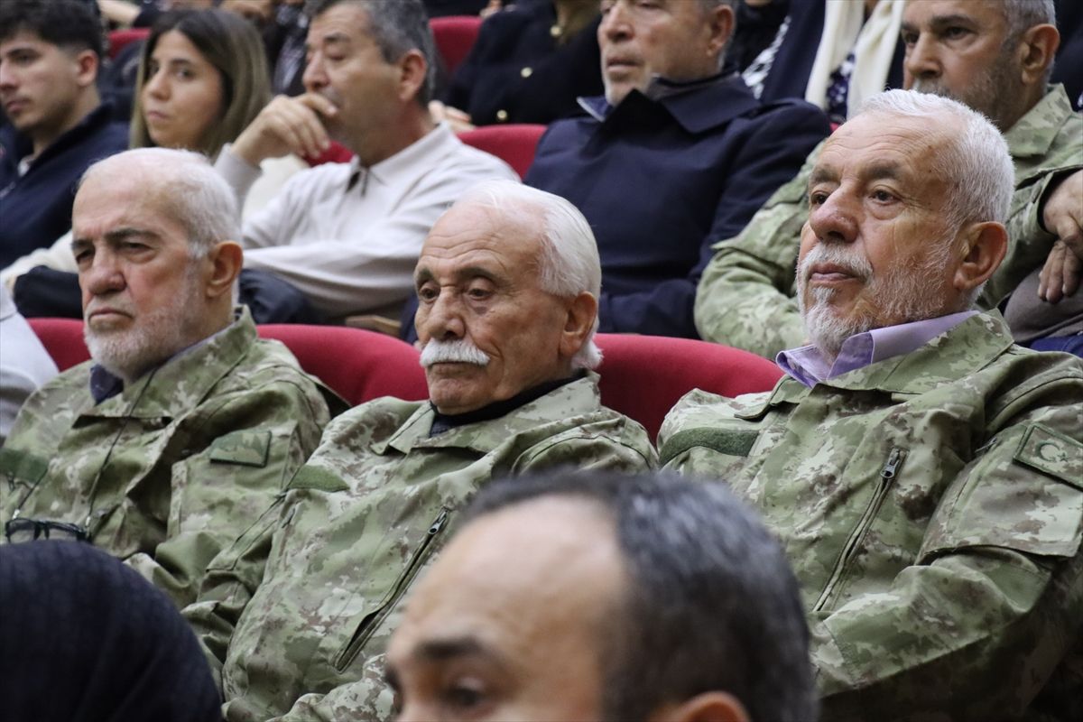 Hatay'da huzurevi sakinleri Milli Mücadele kahramanlarını anmak için sahneye çıktı