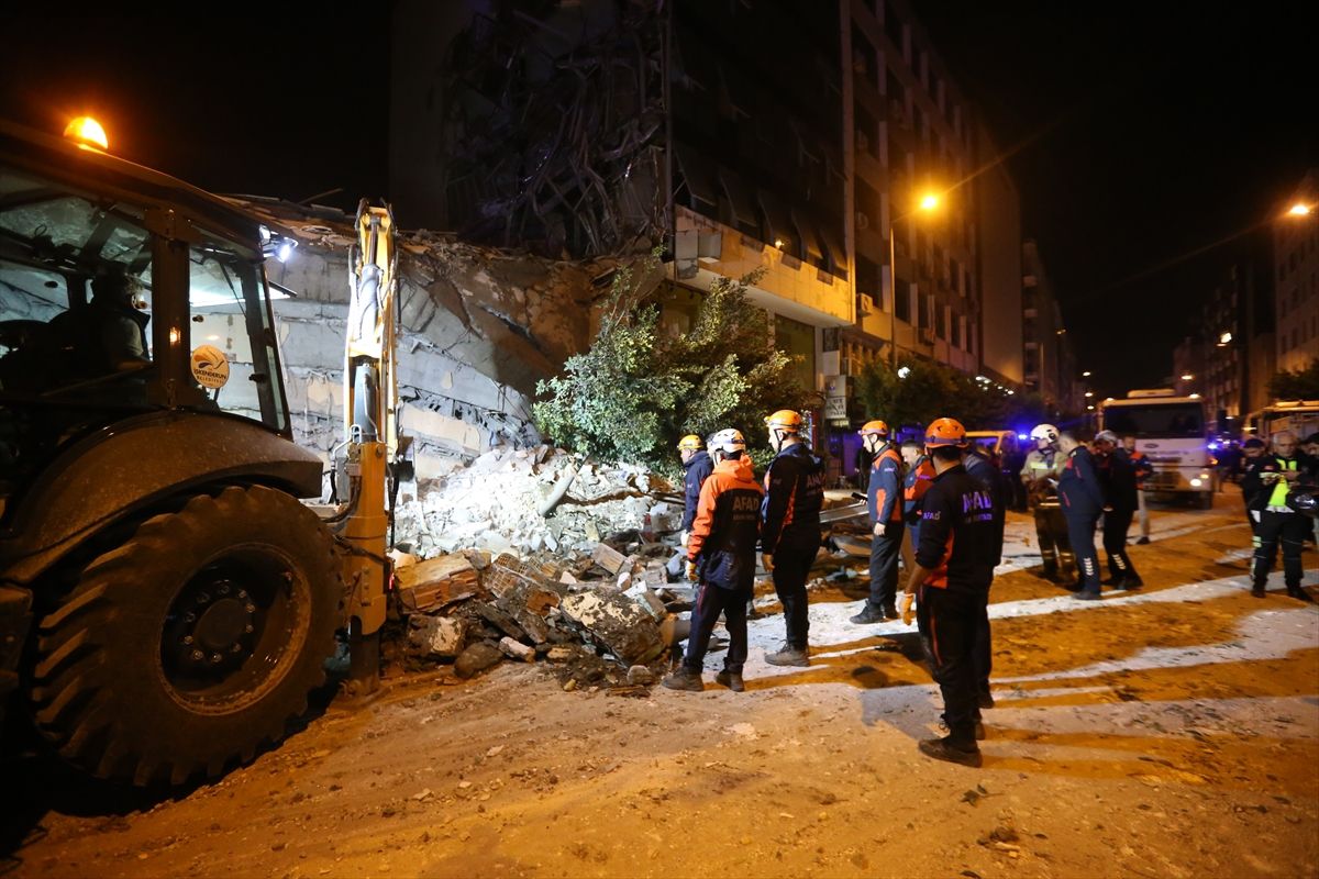 İskenderun'da Yıkım Sırasında Bina Çöktü