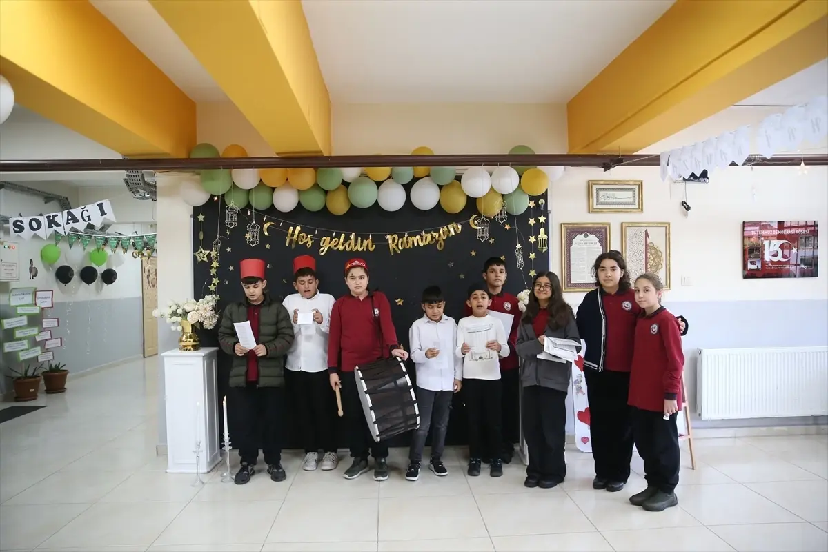 Hatay'da okul koridorları ramazan için süslendi