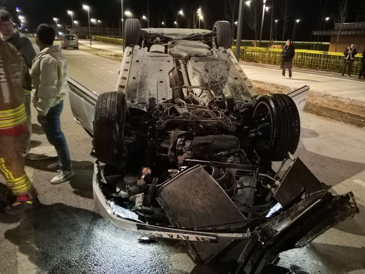 Hatay'da otomobil ile motosikletin çarpıştığı kazada 2 kişi yaralandı