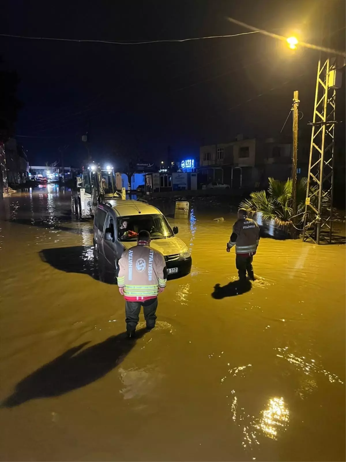 Hatay'da sağanak ve şiddetli rüzgar etkili oldu