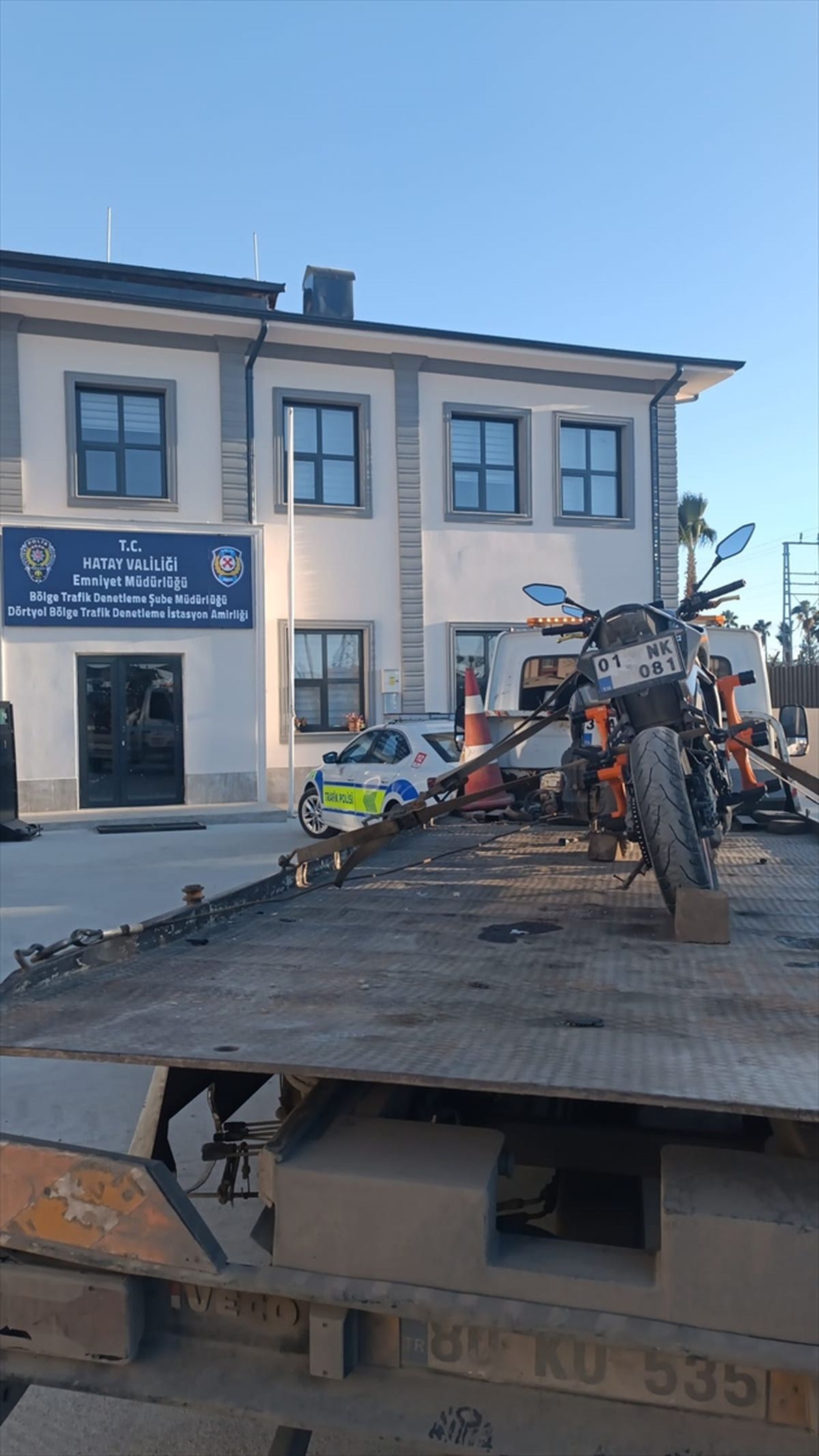 Hatay'da trafikte akrobatik hareketler yapan motosikletliye 46 bin lira ceza kesildi