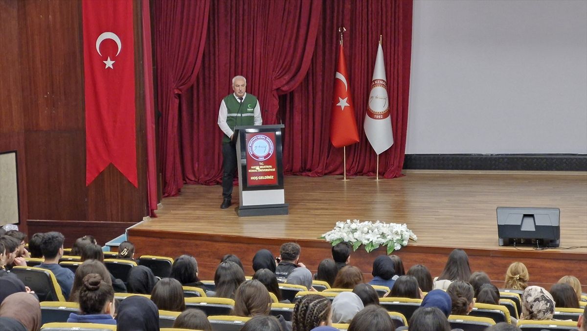 Hatay'da üniversite öğrencileri bağımlılıkla mücadele konusunda bilgilendirildi
