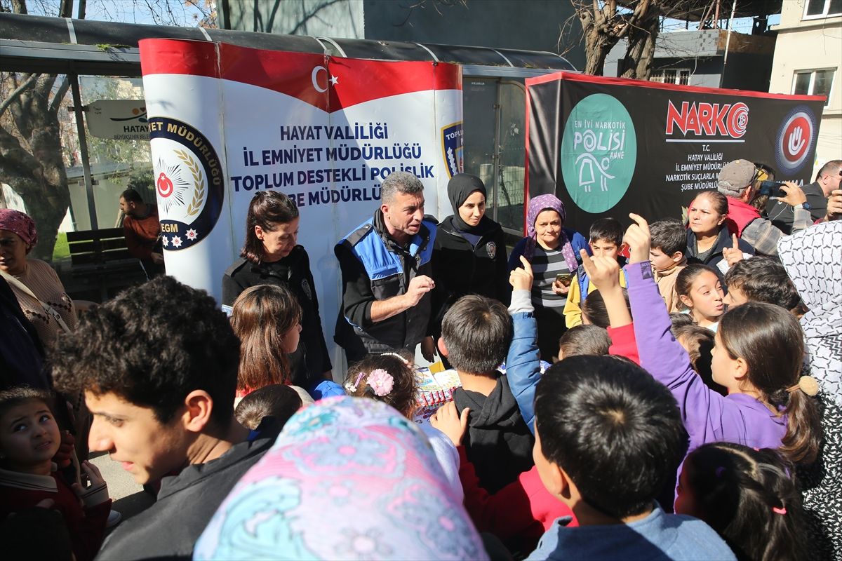 Hatay'da vatandaşlar bağımlılıkla mücadele konusunda bilgilendirildi